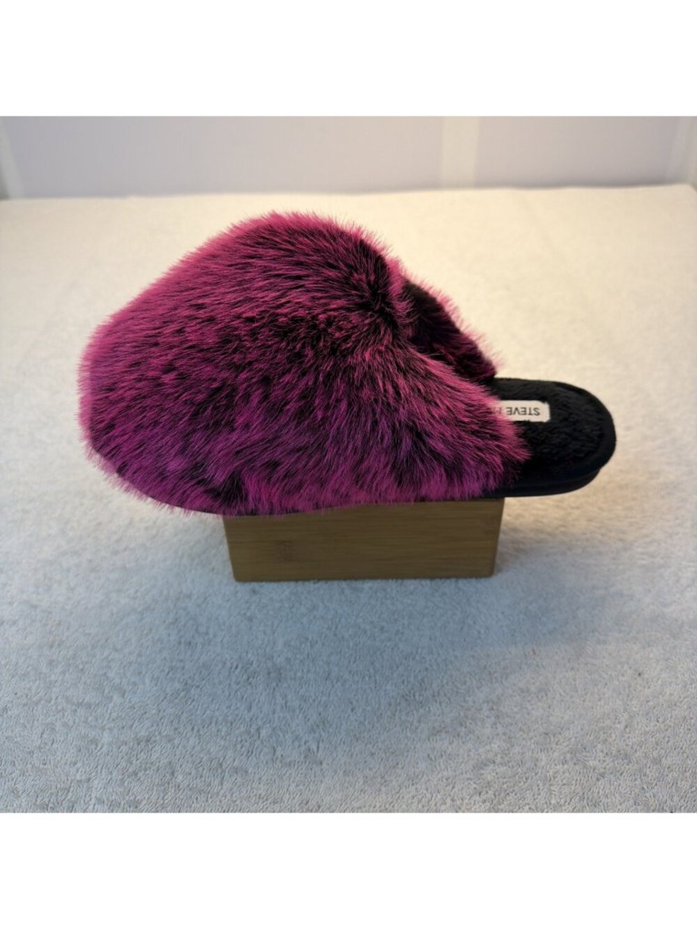Steve Madden Poof Slipper Hot Pink-Fushia/Black  Women SZ 8 NEW in Box